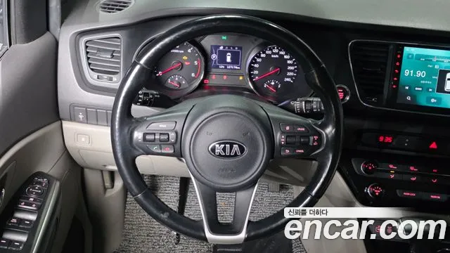 Kia Carnival — фото 13