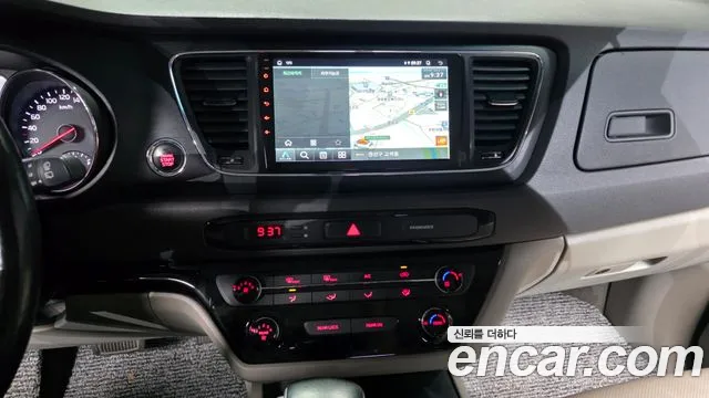 Kia Carnival — фото 14