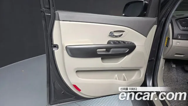 Kia Carnival — фото 24