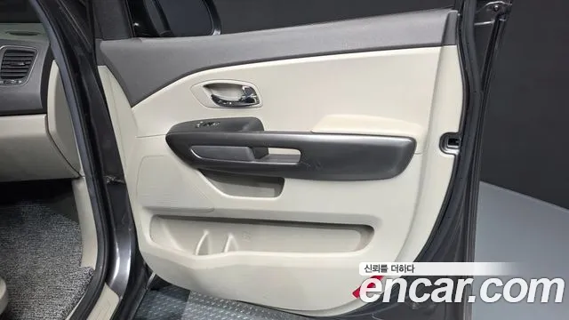 Kia Carnival — фото 25