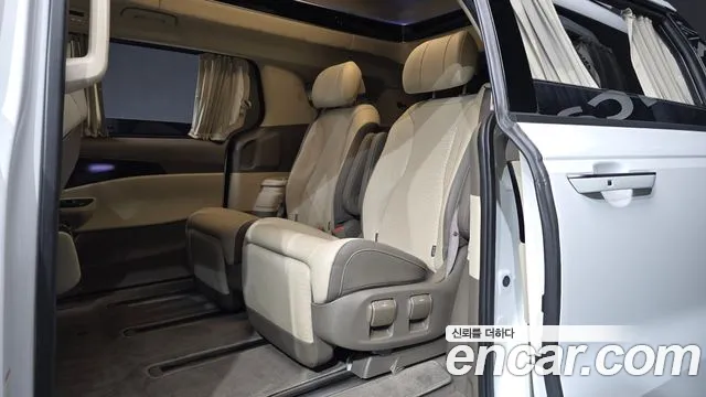 Kia Carnival — фото 11