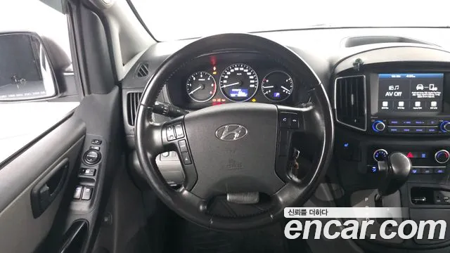 Hyundai Starex — фото 13