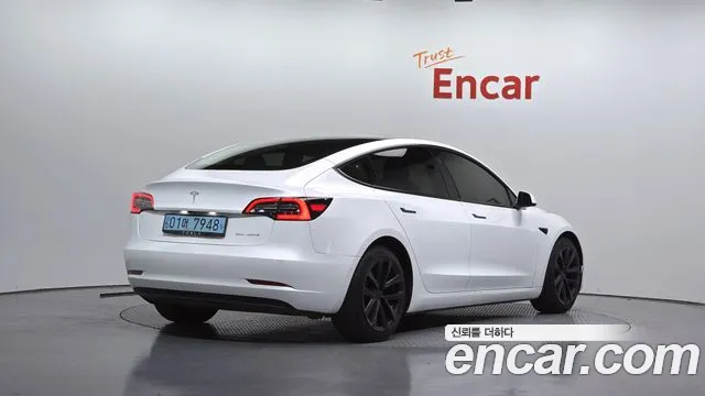 Tesla Model 3 — фото 1