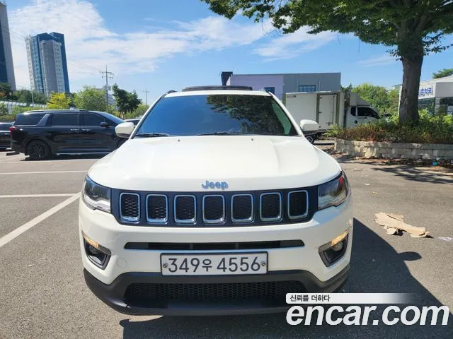 Jeep Compass — фото 1
