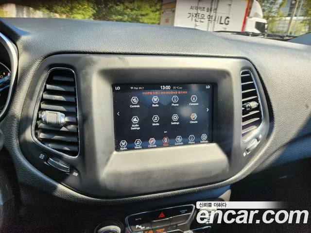 Jeep Compass — фото 11