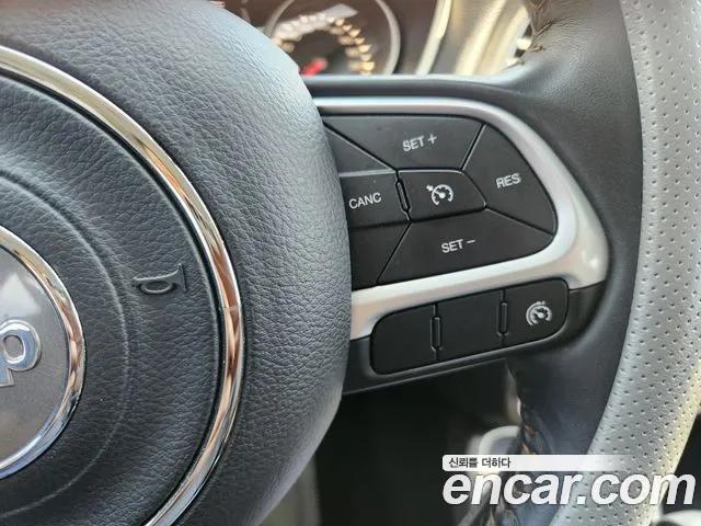 Jeep Compass — фото 12