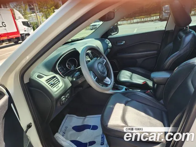 Jeep Compass — фото 14