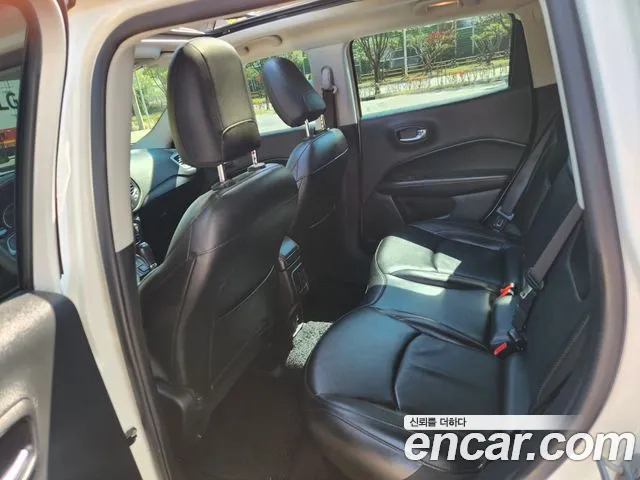 Jeep Compass — фото 15