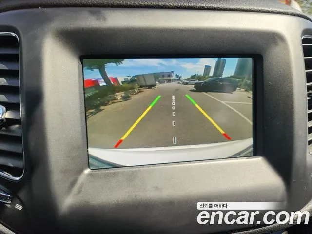 Jeep Compass — фото 16