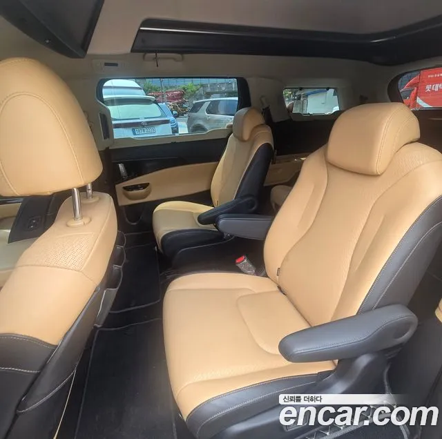 Kia Carnival — фото 10