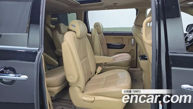 Kia Carnival — фото 11