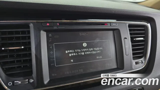 Kia Carnival — фото 12