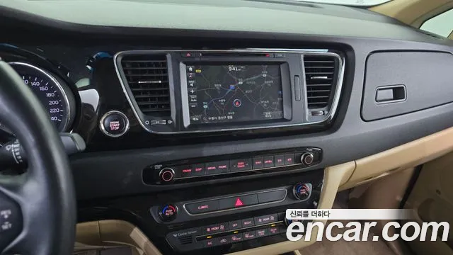 Kia Carnival — фото 13