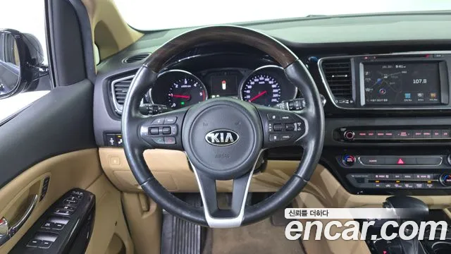 Kia Carnival — фото 14