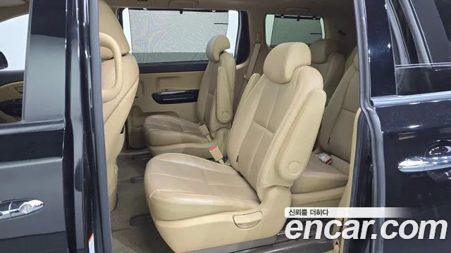 Kia Carnival — фото 28