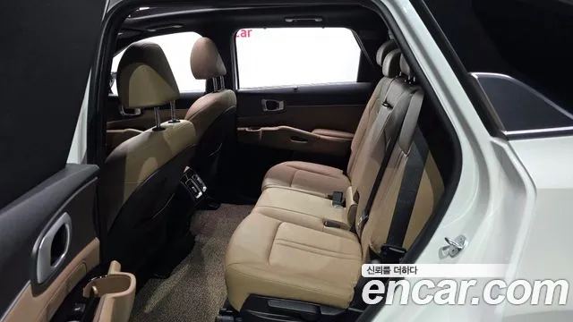 Kia Sorento — фото 12