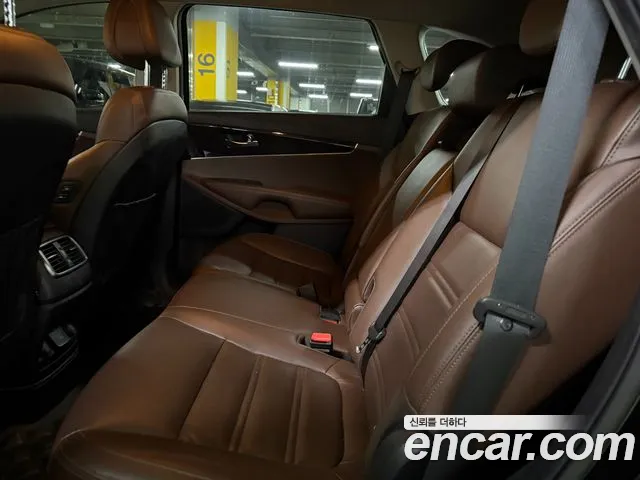 Kia Sorento — фото 11