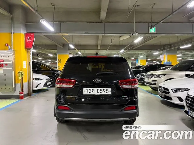 Kia Sorento — фото 5