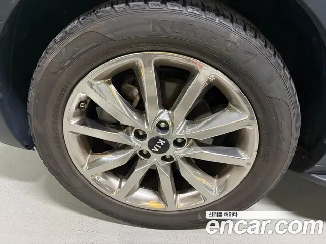 Kia Sorento — фото 6
