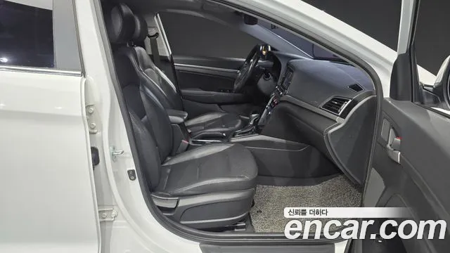 Hyundai Avante — фото 11
