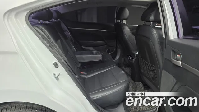 Hyundai Avante — фото 12