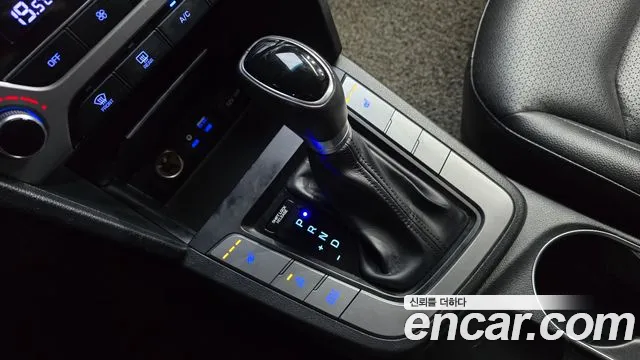 Hyundai Avante — фото 9