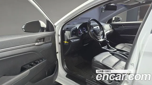 Hyundai Avante — фото 10