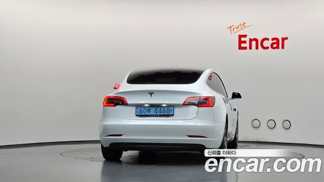 Tesla Model 3 — фото 4