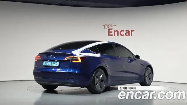 Tesla Model 3 — фото 1