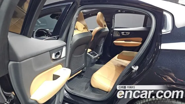 Volvo S60 — фото 12