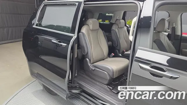 Kia Carnival — фото 12