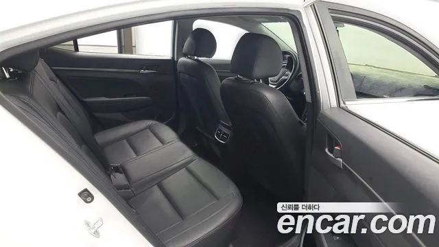 Hyundai Avante — фото 12
