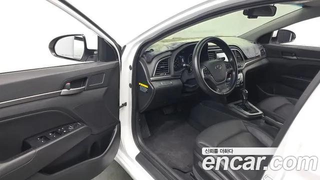 Hyundai Avante — фото 10