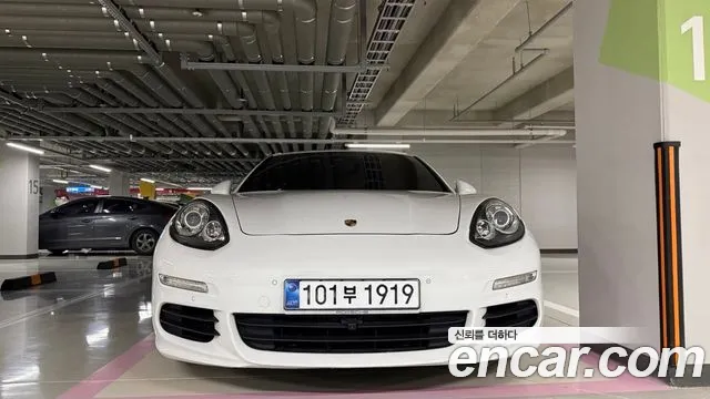 Porsche Panamera — фото 1
