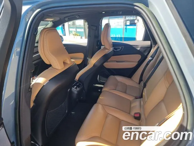 Volvo XC60 — фото 10
