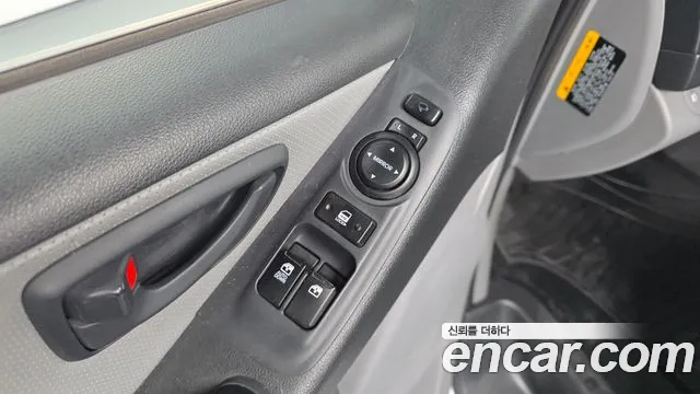 Hyundai Starex — фото 15