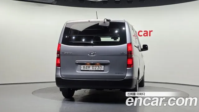 Hyundai Starex — фото 4