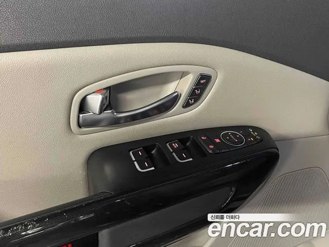 Kia Carnival — фото 13