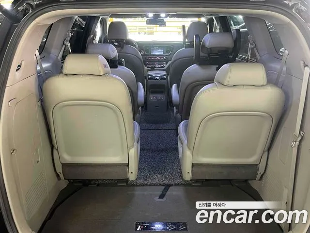 Kia Carnival — фото 16