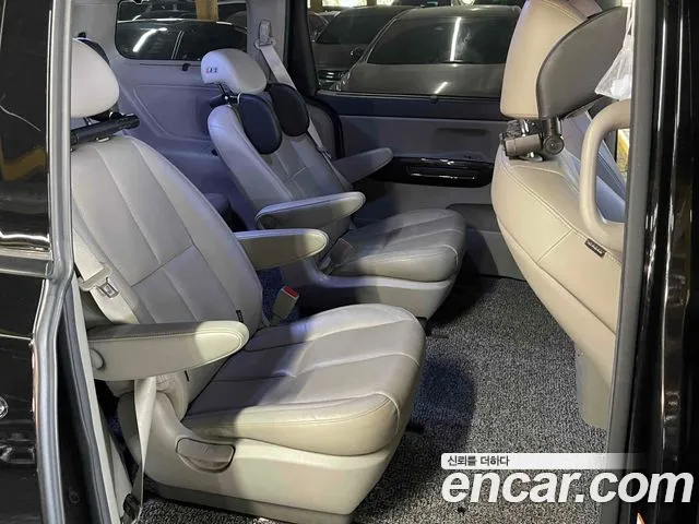 Kia Carnival — фото 18