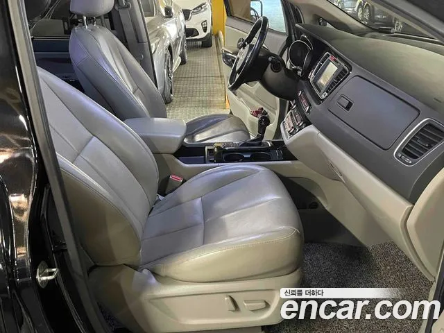 Kia Carnival — фото 19