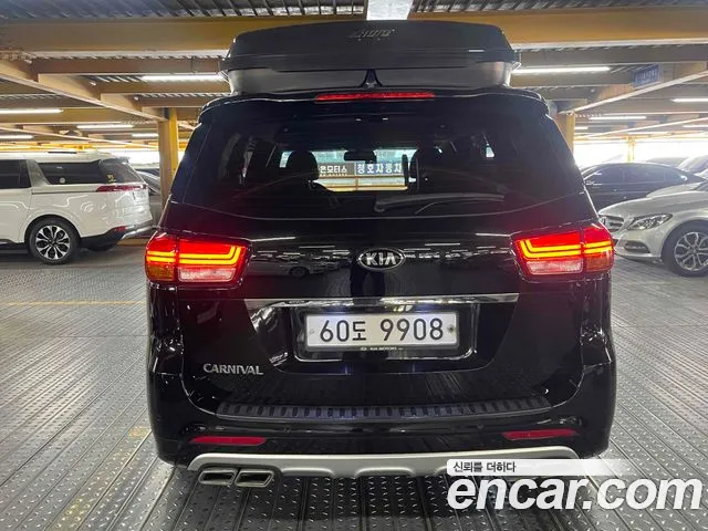 Kia Carnival — фото 5