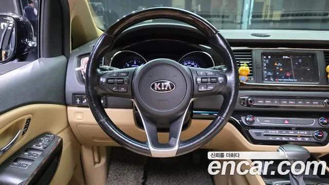 Kia Carnival — фото 16