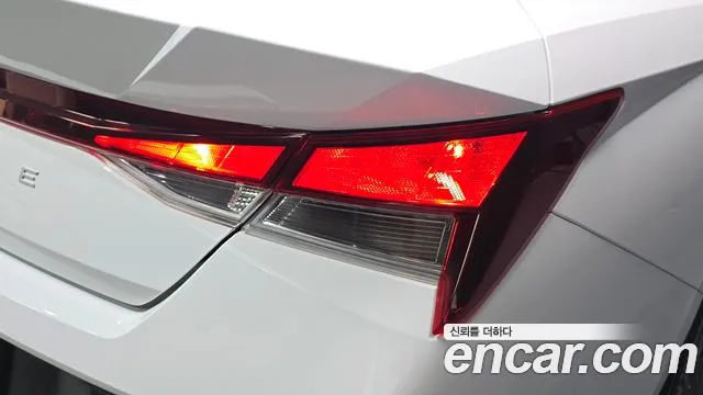 Hyundai Avante — фото 23