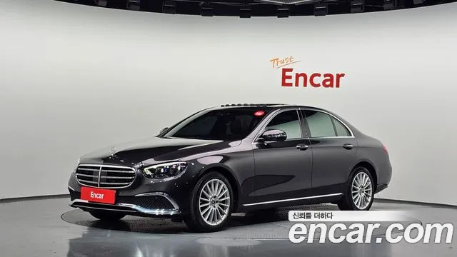 Mercedes-Benz E-Class — фото 1