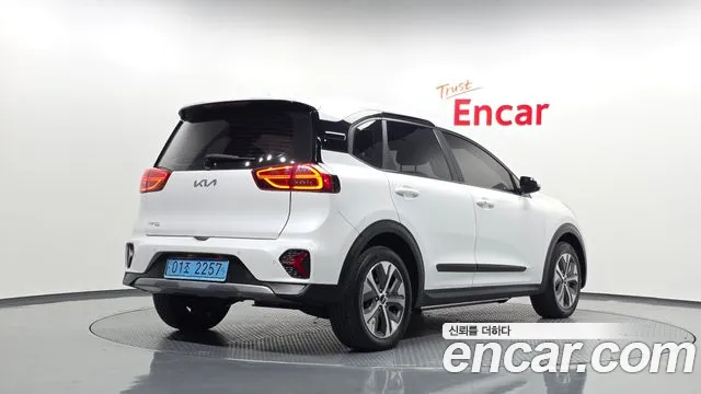 Kia Niro — фото 1