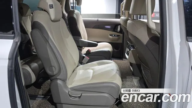 Kia Carnival — фото 11