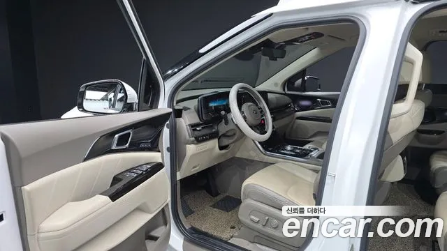 Kia Carnival — фото 10