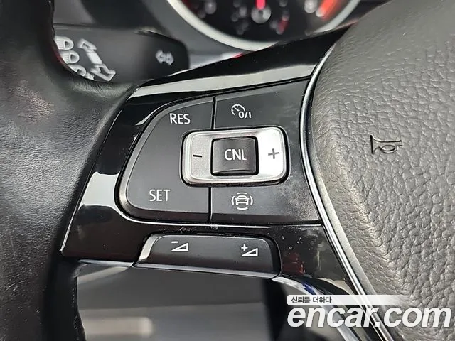 Volkswagen Tiguan — фото 16