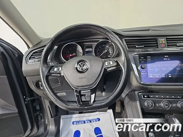 Volkswagen Tiguan — фото 9